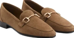 Buckle suede moccasin