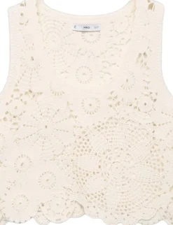 Crochet top with flowers