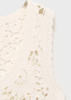 Crochet top with flowers
