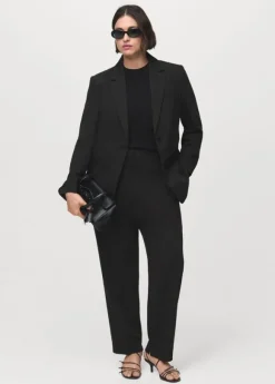Fitted suit jacket