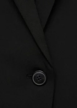 Fitted suit jacket