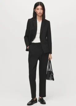 Fitted suit jacket