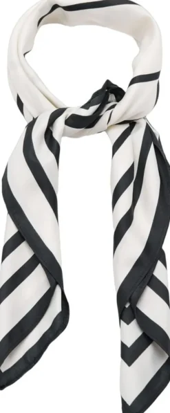Geometric printed foulard