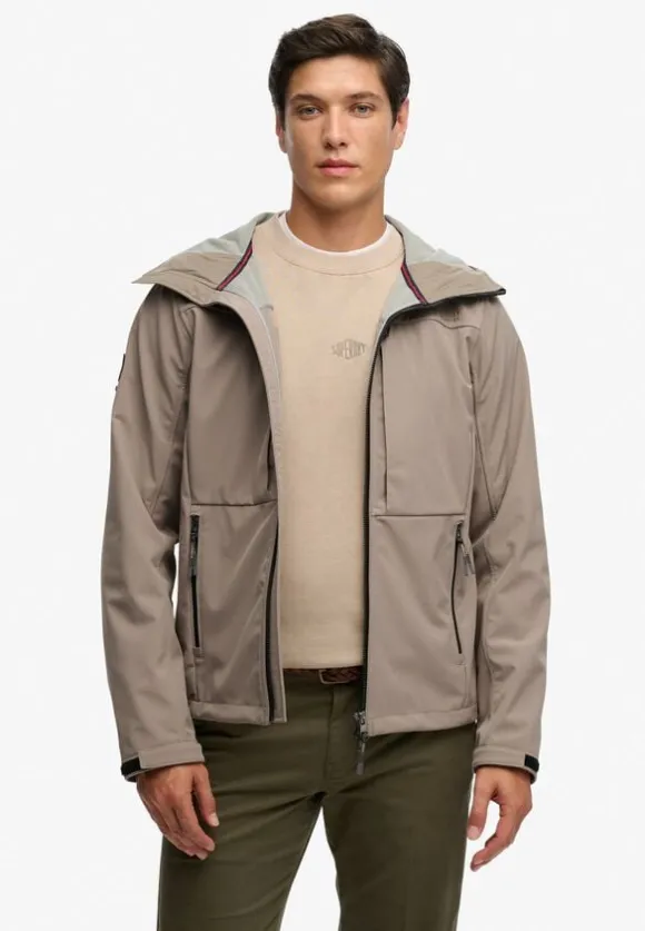 HOODED SOFTSHELL TREKKER JKT