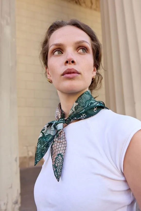 LACE Scarf