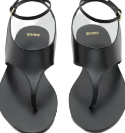Leather straps sandals