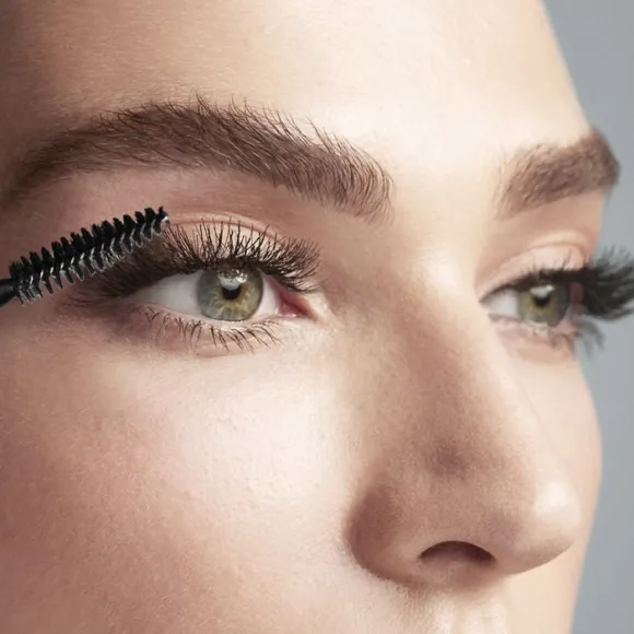 M2 BEAUTÉ Black Nano Mascara Nutrition & Natural Growth