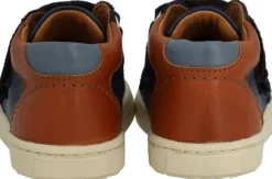 Mid-cut sneaker