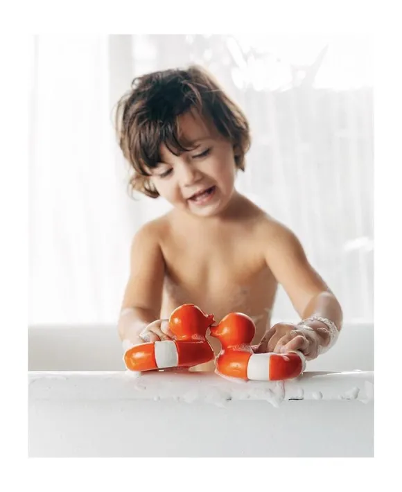 Oli & Carol - Badeand - Flo the Floatie Red