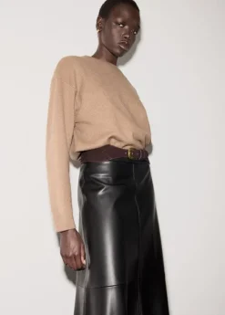 Round-neck knitted sweater
