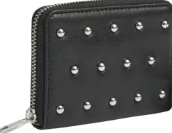 Selmambg Wallet, Studs