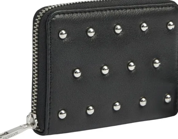 Selmambg Wallet, Studs