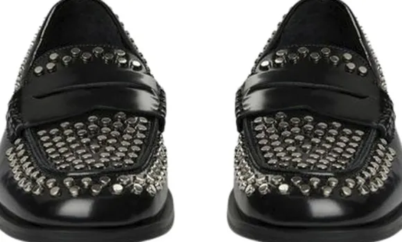 Shoe rivet