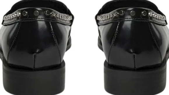 Shoe rivet