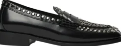 Shoe rivet