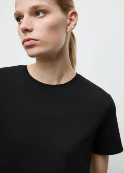 Short-sleeved cotton t-shirt