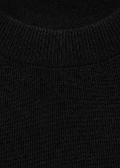 Short-sleeved fine-knit sweater