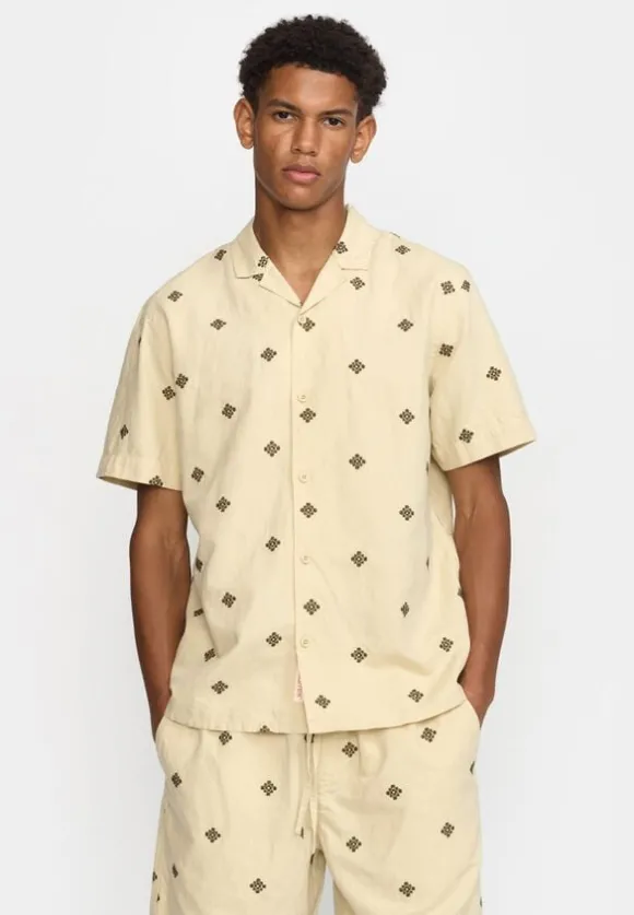 Short-sleeve shirts