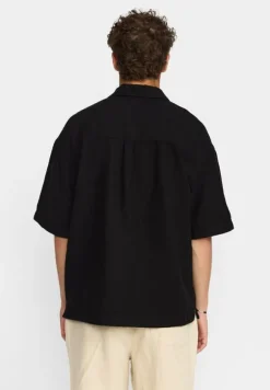 Short-sleeve shirts