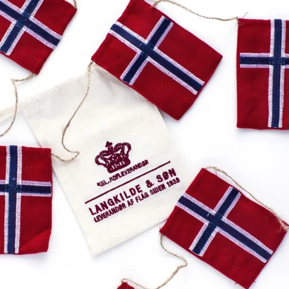 Stor flagranke med 10 Norske flag