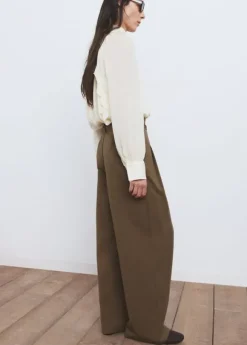 Trousers with belt loops